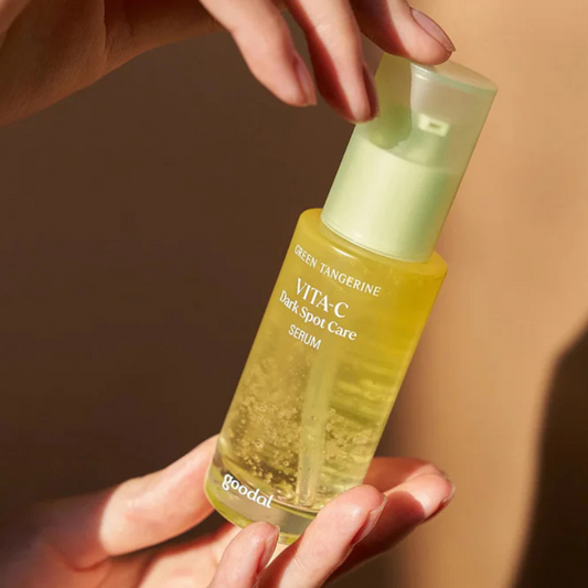 Hand holding Goodal Green Tangerine Vita‑C Dark Spot Care Serum