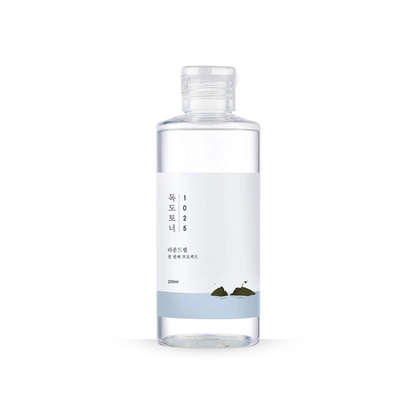 Clear bottle ROUND LAB 1025 Dokdo Toner with a label on a white background