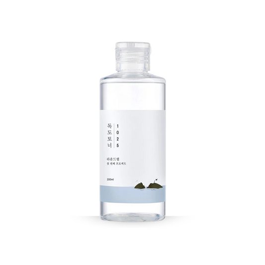 Clear bottle ROUND LAB 1025 Dokdo Toner with a label on a white background